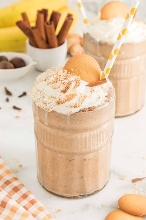 Gingerbread Smoothie, Holiday Smoothies, Christmas Smoothies, Dizzy Cook, Beverages Recipes, Vegan Gingerbread, Coconut Smoothie, Smoothie Prep, Vegan Clean