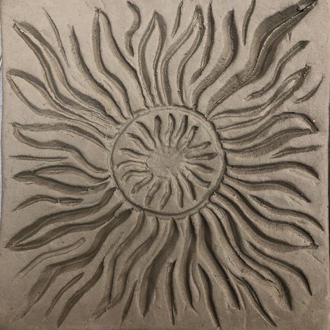 Clay Tiles Designs Easy, Sun Pottery, Clay Relief Tiles Ideas, Sun Ceramics, Sun And Moon Ceramics Pottery, Sun Sculpture Clay, Clay Relief Tiles, Ceramic Sun Face, Sun Ceramic Plate