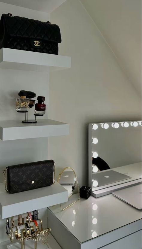 White Vanity Makeup, Ikea Lack Shelf, Lack Shelf, Light Up Mirror, Zimmer Diy, Vanity Makeup Table, Luxury Room Bedroom, Ikea Lack, Classy Bedroom