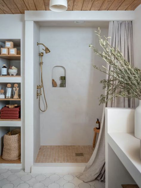 Before & After: A Designer Turns Her Tiny Guest Cottage Into a Lab for Big Ideas - Dwell Organic Modern Bathroom, Mediterranean Bathroom, Modern Luxury Interior, Modern Style Bathroom, Guest Cottage, Style Deco, Bathroom Style, Bathroom Styling, Luxury Interior Design