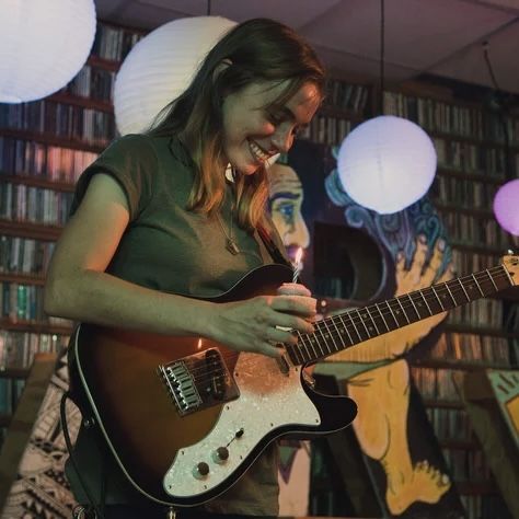 Julien Baker Performing, Julien Baker Girlfriend, Julien Baker Cute, Julien Baker Short Hair, Julien Baker Pfp, Julien Baker Icon, Julien Baker Bun, Julien Baker Aesthetic, Juilen Baker