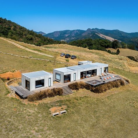 Cattle Facility, Cabin Tiny House, Hillside House, Tiny House Community, Archi Design, House In Nature, Weekend House, Apartment Layout, Loft House