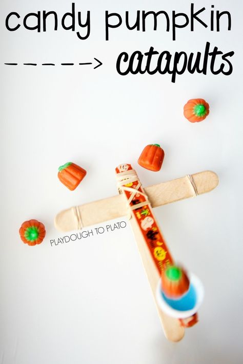 Super fun STEM project for Halloween! Make candy pumpkin catapults. Fall Stem Activities, Kindergarten Halloween, Candy Pumpkin, Kindergarten Stem, Playdough To Plato, Halloween Stem, Fall Ball, Halloween Science, Engineering Activities