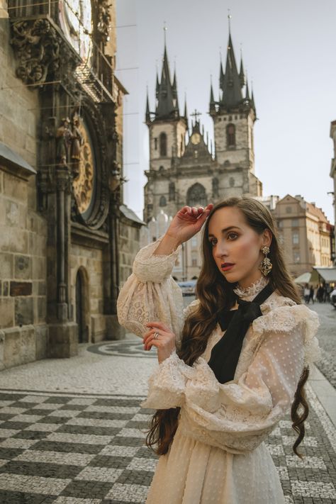 Prague Photoshoot Ideas, Prague Street Style, Prague Photoshoot, Prague Photo Ideas, Vision Pictures, Euro Winter, Poses Pictures, Prague Astronomical Clock, Prague Photos