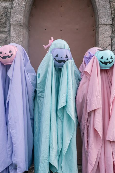 When your besties just know. This pastel ghost photoshoot was so much fun. I just love how they came out., cute and spooky little ghosts. Pastel Ghost, Ghost Photoshoot, Most Creative Halloween Costumes, Halloween Costumes 2022, Casa Halloween, Sheet Ghost, Ghost Photography, Round Of Applause, Halloween Cans