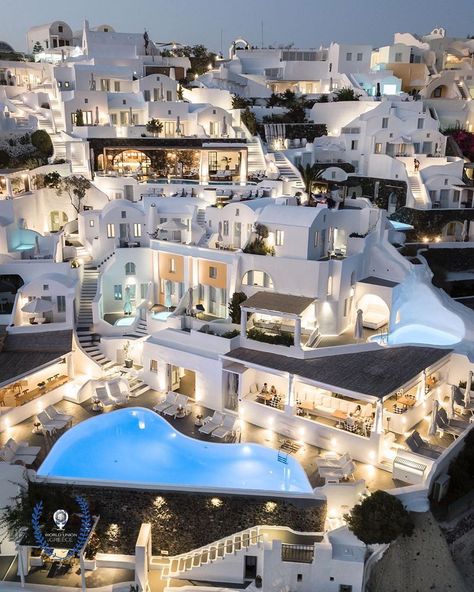 ⠀⠀⠀ ⠀⠀⠀✺ World Union GREECE ✺ on Instagram: “& @diokaminaris present the IGER OF THE DAY of August 3, 2020 -  by @cee_explorer 👏⠀⠀⠀⠀⠀⠀⠀⠀⠀⠀⠀⠀⠀⠀ ⠀⠀⠀⠀⠀⠀⠀⠀⠀⠀⠀⠀⠀⠀⠀⠀⠀ LOCATION - Oia Town,…” Katikies Hotel Santorini, Regions Of The Philippines, Santorini House, Santorini Villas, White Building, Relaxing Vacations, Beautiful Villas, Beautiful Hotels, Santorini Greece