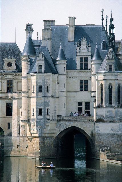 Patchwork estético Loire Valley France, Old Castle, French Castles, Chateau France, Castle Ruins, Loire Valley, Beautiful Castles, Beautiful Buildings, France Travel