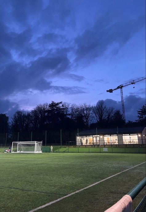 pretty sky on football pitch Football Core Aesthetic, Football Practice Aesthetic, Football Pitch Aesthetic, Football Asethic Pictures, Aesthetic Football Field, Olympics Design, Soccer Field At Night, Soccer Pitch, Goals Football