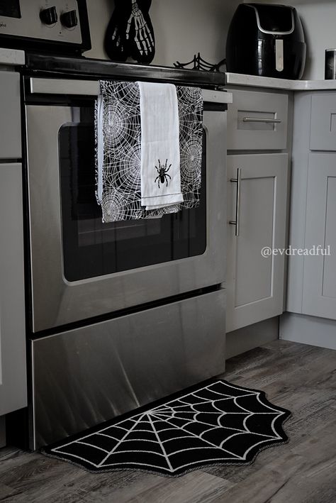 Minimalist Goth Home Decor, Goth Home Ideas, Goth Kitchen Aesthetic, Emo House Decor, Emo Home Decor, Goth Apartment Aesthetic, Goth Minimalist Home, Goth Kitchen Ideas, Goth Apartment Decor