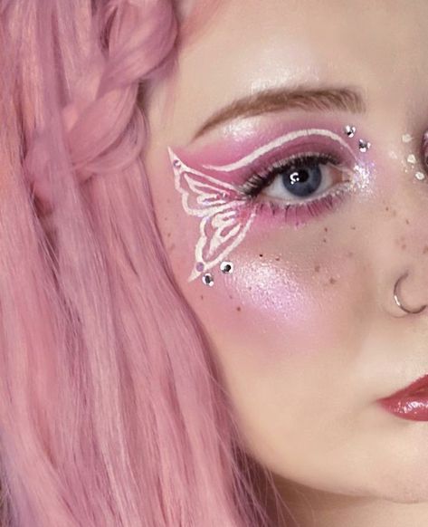 Fairy Eyeliner, Milk Foundation, Lip Gloss Pink, Pink Lights, Unique Eyes, Glow Drops, Aesthetic Fairycore, Butterfly Makeup, Eyeliner Ideas