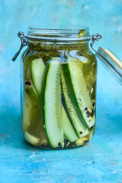 Pickle Peppers, Dill Pickles Recipe, Refrigerator Dill Pickles, Refrigerator Pickles Dill, Refrigerator Pickle Recipes, Garlic Dill Pickles, Easy Pickle, Easy Pickling Recipes, Mood Boosting Foods