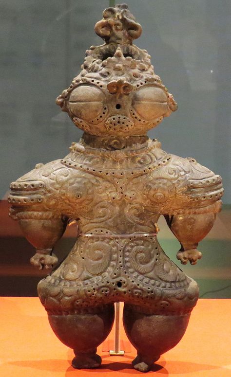 Clay statue, late Jomon period (1,000 - 400 BC), Tokyo National Museum Yayoi Period, Historical Japan, Jomon Period, Fantasy Story Ideas, Japanese History, Traditional Japanese Art, Japanese People, Ancient Aliens, Japanese Culture