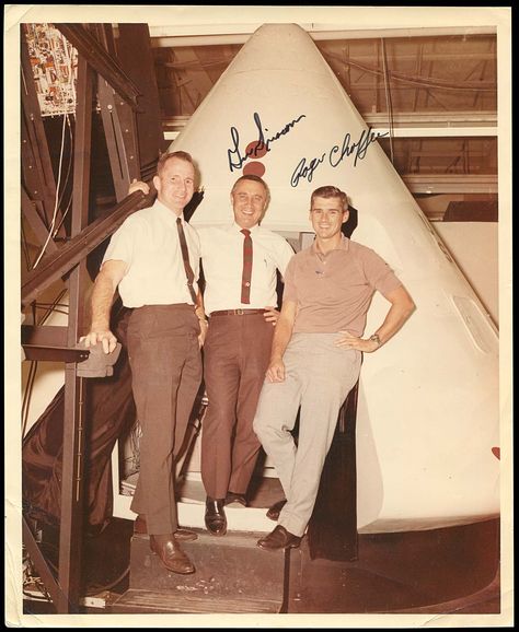 Gus Grissom, Roger Chaffee and Ed White standing in front of the command module in which they would ultimately be killed by fire during a failed launch rehearsal test.Grissom and Chaffee signed this photo on January 22nd, 1967, five days before the fatal test. Gus Grissom, Nasa Moon, Apollo Space Program, Nasa History, Apollo 1, Nasa Apollo, Apollo Missions, Moon Missions, Good Earth