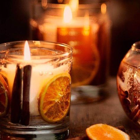 10 Dried Orange Crafts to Beautify Your Home ~ Matchness.com Cloves In Oranges, Candle Decorations Diy, Diy Orange Candle, Orange Crafts, Gel Candle, Orange Craft, Fruit Candles, Wax Candles Diy, Cinnamon Candle