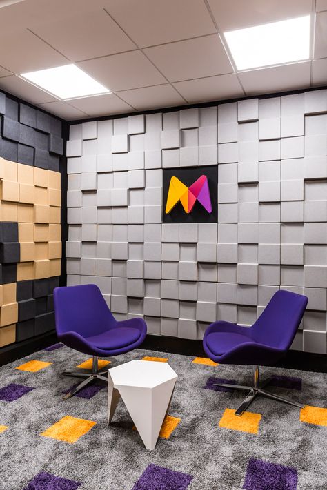 Studio Podcast Design, Radio Studio Design, Talkshow Set Design, Podcast Studio Ideas, Podcast Room Design, Podcast Set Up, Office Studio Design, Podcast Studio Design Ideas, Estudio Podcast