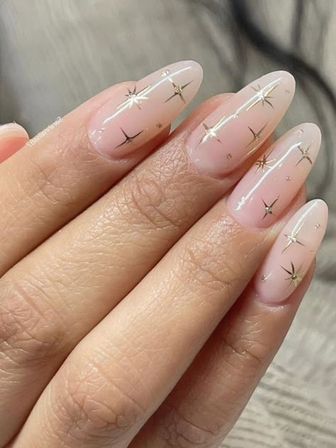 Nail Design Gold, Nails With Stars, Star Nail Designs, Unghie Sfumate, Star Nail, Milky Nails, Nude Nail Designs, 2024 Nails, Manicure Tips