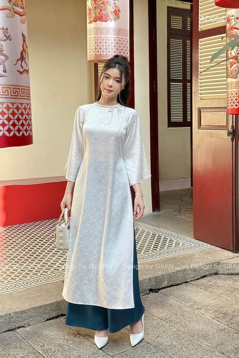 Ao Dai Modern Fashion, Vietnam Outfit, Chinese Long Dress, Outfit Muslim, Dress Muslim Modern, Kurung Modern, Asian Style Dress, Chinese Style Dress, Vietnamese Traditional Dress