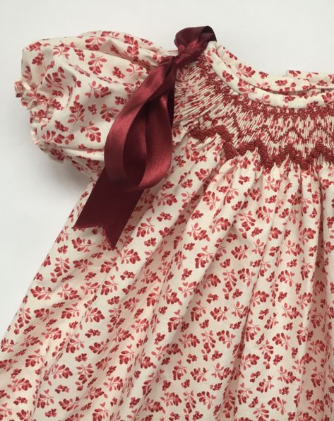 Hibiscus Linen's hand-smocked dresses Smocking Baby, Smocked Bishop Dress, Hand Smocked Dress, Autumn Rose, Classic Slippers, Girls Frock Design, Rosé Hands, Hand Smock, Frock Design