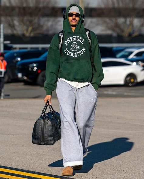 LeagueFits on Instagram: "cozy jp." Aesthetic Guy Outfits, Guys Fashion Casual, Jordan Poole, Streetwear Ideas, Beanie Outfit, Nba Fashion, Street Fashion Men Streetwear, Fits Clothes, Mens Outfit Inspiration