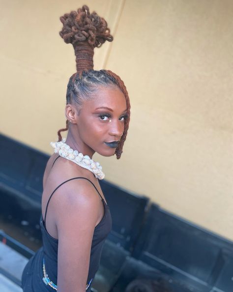 Glam Loc Styles, Pinapple Hairstyle With Locs, Loc Pineapple Style, Pineapple Ponytail With Locs, Pineapple Locs Style, Loc Pineapple Ponytail, Pineapple Loc Style Women, Pineapple Locs, Pineapple Loc Style