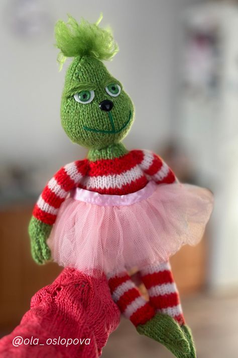 Christmas elf doll Knitting Pattern.