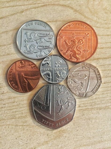 These British coins put together make a shield Royal Coat Of Arms, What Is Design, Steampunk Tendencies, Old Coins, Clever Design, Unique Things, Put Together, New Memes, Coat Of Arms