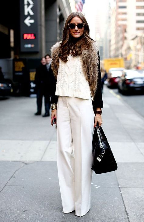 Outfits Cold, Walking Down The Street, Olivia Palermo Style, Winter Chic, Trendy Street Style, Style Winter, Looks Street Style, Street Style Winter, Popular Colors