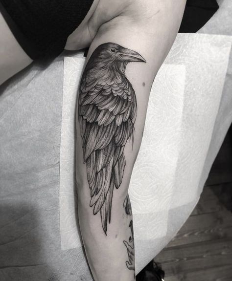 White Raven Tattoo, Ravens Tattoo, Black Crow Tattoos, Rabe Tattoo, Crow Tattoo Design, Inner Bicep Tattoo, Occult Tattoo, White Raven, Crow Tattoo