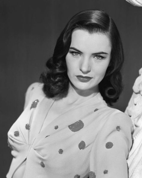 Ella Raines, Silver Screen, Sirens, Old Hollywood, You Never, Anime Art, Hollywood, Actresses, Internet