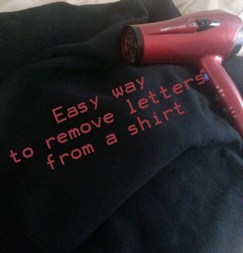 Removing letters from a shirt: How you can use a hair dryer to remove vinyl letters from a T-shirt or sweatshirts. Great for reviving old school spirit shirts in minutes! :) Htv Projects, School Spirit Shirts, Silhouette Tutorials, Silhouette Vinyl, Spirit Shirts, Going Green, Vinyl Shirts, Silhouette Cameo Projects, Cameo Projects