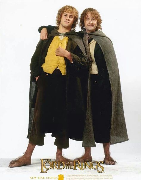 My lovely Hobbits Merry and Pippin! Easy Hobbit Costume, Lotr Halloween Costumes, Hobbit Outfit Men, Lotr Fashion, Lotr Hobbits, Hobbit Outfit, Hobbit Fashion, Hobbit Village, Hobbit Costume