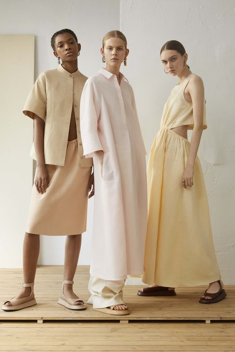 Jil Sander Resort 2019 Fashion Show Collection: See the complete Jil Sander Resort 2019 collection. Look 21 Teenager Style, Minimal Stil, Minimalist Moda, 가을 패션, Mode Inspiration, Style Outfits, Jil Sander, Minimal Fashion, Italian Fashion