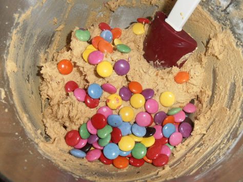 The Brunette Baker: Peanut Butter Oatmeal Smarties Cookies Cookies With Smarties, Smartie Cookies, Best Peanut Butter Cookies, Chunky Peanut Butter, Peanut Butter Oatmeal Cookies, Crispy Cookies, Best Peanut Butter, Chocolate And Peanut Butter, Butter Milk