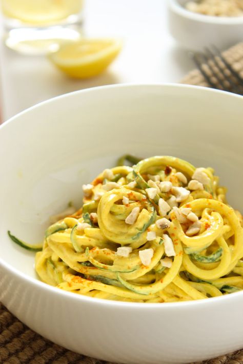 Zucchini Noodle Recipes Vegan, Vegan Curry Sauce, Vegetable Curries, Zucchini Noodle Recipes, Overnight Oat, Veggie Noodles, Raw Foods, Vegan Curry, Raw Diet