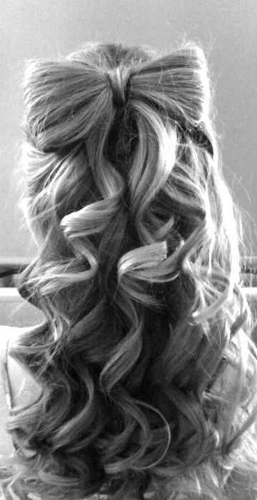 Absolutely love this hairstyle! DIY pictorial for this hair bow and others. Girly Hairstyles, Long Hairstyle, Tutorial Ideas, Bow Hairstyle, Trendy Hairstyle, Ribbon Hairstyle, Hairstyle Tutorial, Hair Tips, Long Curly