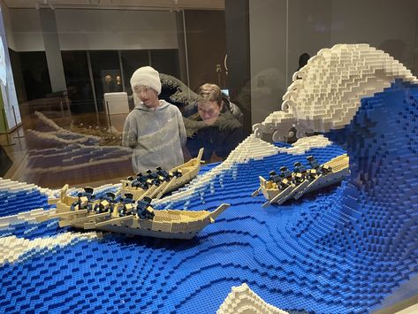 Catch Hokusai's "Great Wave” in Lego bricks Lego Ocean, Hokusai Great Wave, Amazing Lego Creations, Lego Blocks, Make A Game, Katsushika Hokusai, Lego Bricks, Woodcuts Prints, Lego Party