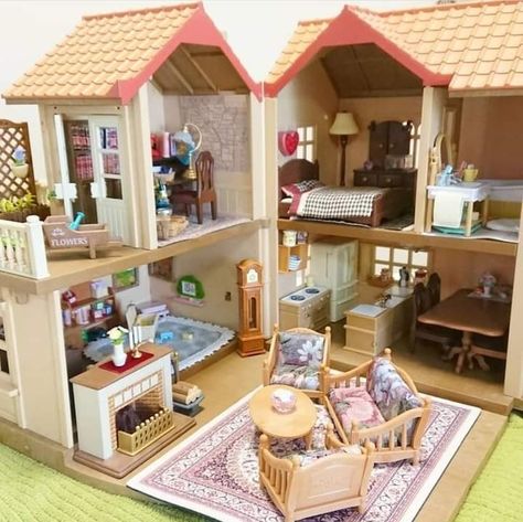 Sylvanian Families House Decoration, Sylvanian Families House Makeover, Diy Calico Critters, Slyvinian Family, Calico Critter House, Calico Critters House, Sylvanian Families House, Calico Critters Families, Calico Critter