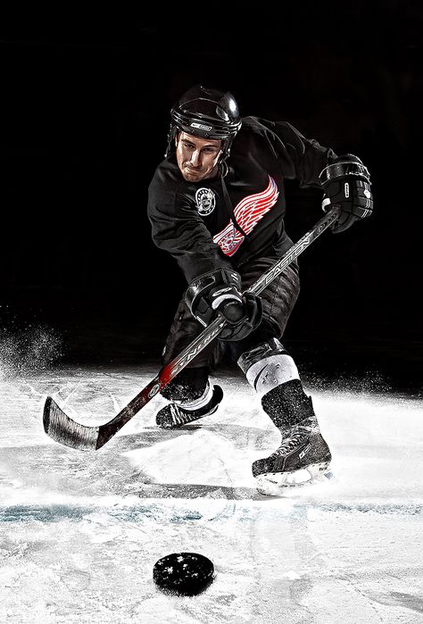 Hockey Senior Pictures, Hockey Photography, Hockey Shot, Hockey Pictures, Sport Portraits, Ice Hockey Players, Pinup Art, Hockey Player, Hockey Fans