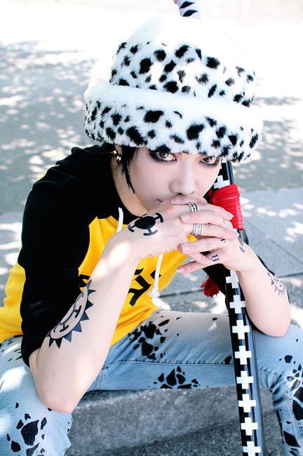 Law-one piece Law Cosplay, Anime Cosplay Ideas, One Piece Cosplay, Epic Cosplay, Trafalgar Law, Amazing Cosplay, One Piece Luffy, Manga Cosplay, Cosplay Makeup