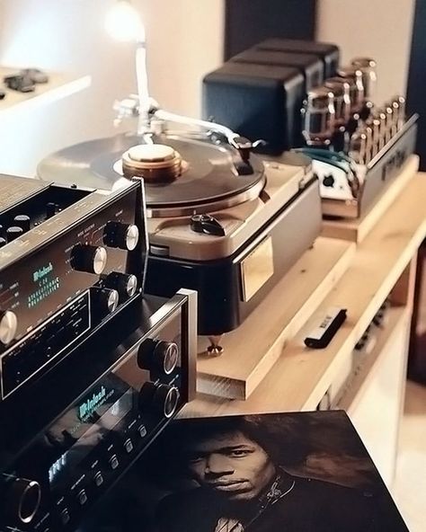 Mcintosh Audio, Audiophile Room, Hifi Room, Turntable Vintage, Audiophile Turntable, Audiophile Listening Room, Home Music Rooms, Record Room, Listening Room