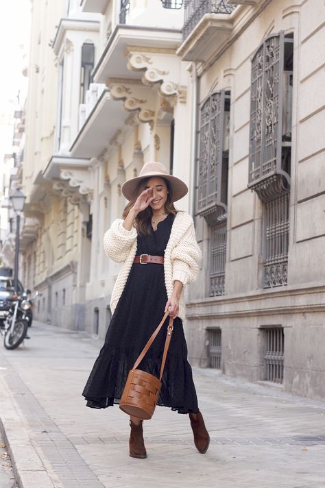 Cowboy Boots & Black Maxi Dress Boho Maxi Dress Fall, Long Dress And Boots, Long Dresses With Boots, Cowgirl Dresses With Boots, St Tropez Style, Black Maxi Dress Outfit, Maxi Dress Fall, Western Boots Outfit, Cowboy Boot Outfits