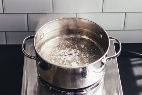 What's The Difference Between Boiling And Simmering Water? Boiling Water, How To Thicken Sauce, Breakfast Party Foods, Easy Dinner Casseroles, Breakfast Party, Quick Easy Dinner, Food Info, Cooking Basics, Food Safety