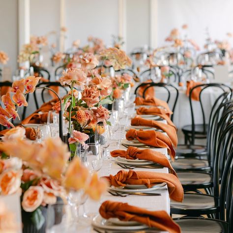 Repost: @lnr_events_ We did this by setting the table with impressive whisper weave linen, burnt orange napkins, black beautiful tableware, laminating peach taper candles, and elegant stationery, all complimented by lush florals in all the Autumn colours. Event stylist & management: @lnr_events_ Photographer: @neiyo Florist: @aschajolie Tableware: @eventmerchantco Table linen: @tablearteventhire Event stationery: @adelphimou Venue: @farmviganoweddings Orange Table Setting, Orange Napkins, Autumn Wedding Decor, Peach Decor, Elegant Stationery, Event Stationery, Diner Table, 21 Diner, Round Table Decor