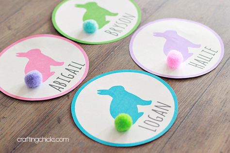 Adorable Easter basket tags Easter Classroom Door, Religious Easter Crafts, Easter Door Decorations, Easter Basket Name Tags, Kindergarten Easter, Easter Classroom, Preschool Easter, Trendy Easter, Easter Door Decor