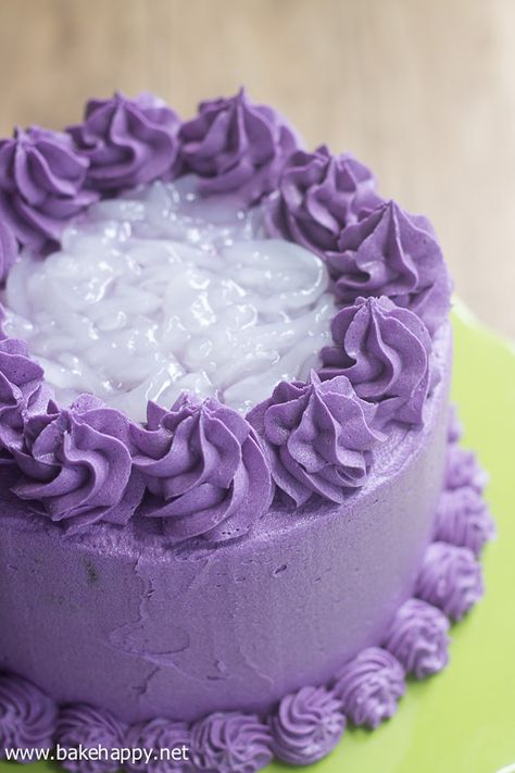 Ube Macapuno Cake Recipe, Ube Macapuno Cake, Ube Desserts, Carrot Raisin Muffins, Ube Cake, Super Torte, Cake Light, Purple Cake, Purple Cakes