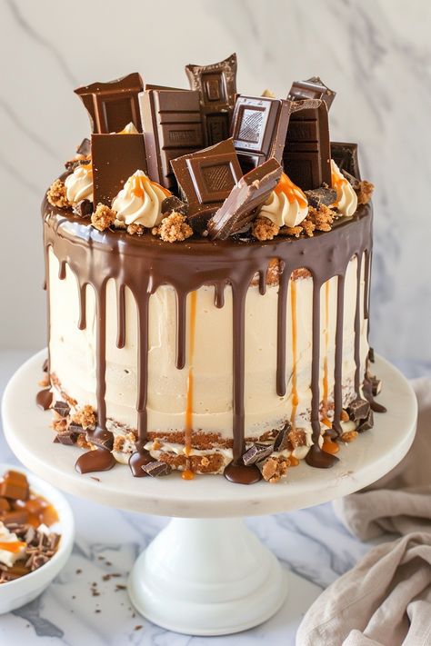 Decadent Mars Bar Cake: Perfect Birthday Dessert Candy Cake Chocolate, Chocolate Caramel Cake Decoration, Caramel Birthday Cake Ideas, Birthday Cake Flavor Ideas, Chocolate Birthday Cakes, Caramel Cake Decoration, Mars Bar Cake, Cupcake Recipes Uk, Chocolate Caramel Cake