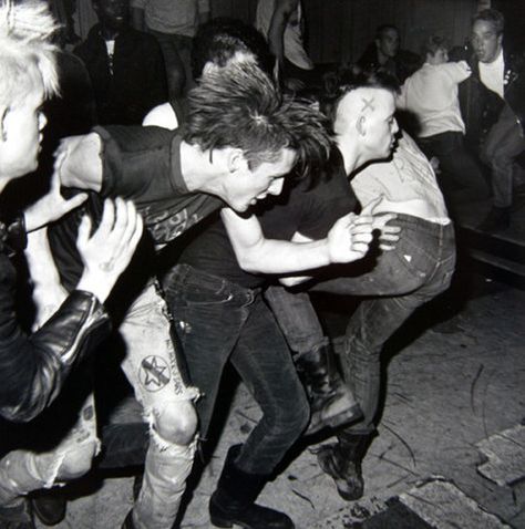 80s punk "slam" pit. Punk Dancing, 70s Punk, Ska Punk, 80s Punk, Punk Culture, Punks Not Dead, Bloc Party, Mosh Pit, Punk Scene