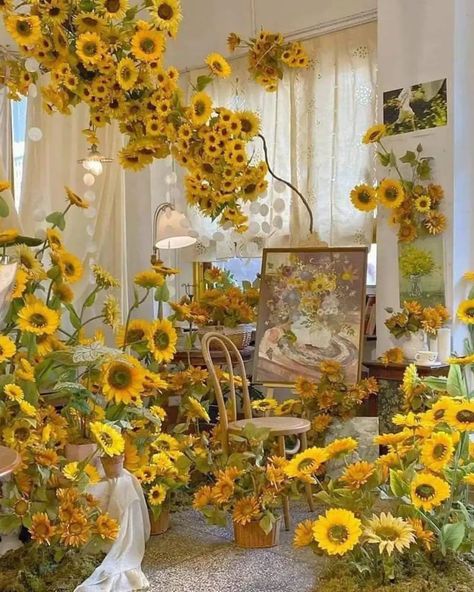 Circle Bed, Sun Flowers, Sunflower Garden, Sunflower Jewelry, Sunflower Gifts, Rose Lily, Nothing But Flowers, Great Love Stories, Yellow Aesthetic