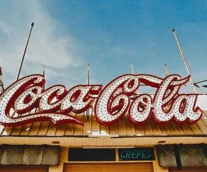 Images and videos of 50's aesthetic John Pemberton, Always Coca Cola, Rocking Horses, Coke Cola, Vintage Coca Cola, Music Boxes, Parks N Rec, Vintage Americana, Coca Cola Vintage