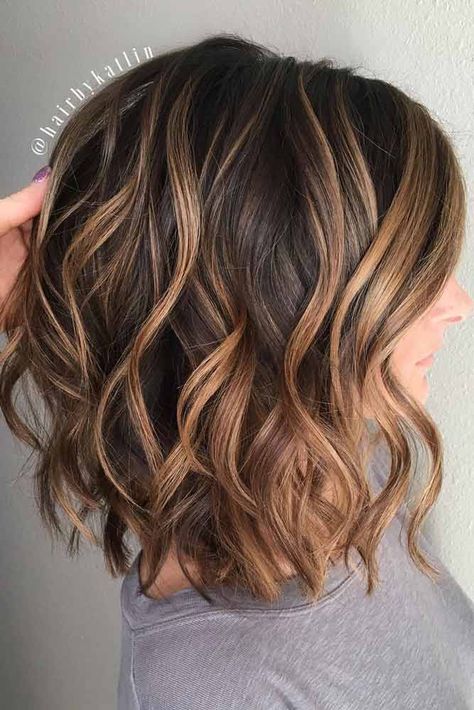 Graceful Looks for Medium Bob Hairstyles ★ See more: http://glaminati.com/medium-bob-hairstyles-looks/ Wavy Bob Long, Medium Bob, Wavy Bob Hairstyles, Medium Bob Hairstyles, Caramel Highlights, Penteado Cabelo Curto, Black Hairstyles, Ombre Hair Color, Strawberry Blonde